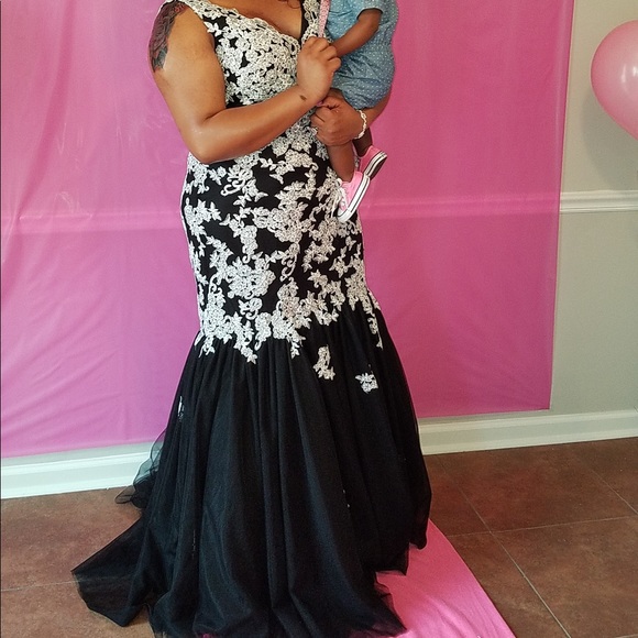 Splash Brand black formal dress, size 20 - Picture 4 of 5